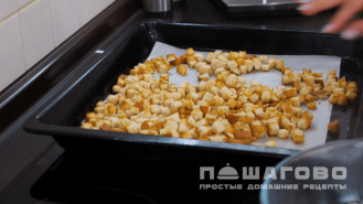 Фото приготовления рецепта: Салат с курицей морковью по-корейски и сухарями - шаг 1