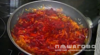 Фото приготовления рецепта: Борщ со свежей белокочанной капустой - шаг 8