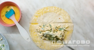 Фото приготовления рецепта: Чебуреки из лаваша с сыром на сковороде - шаг 5