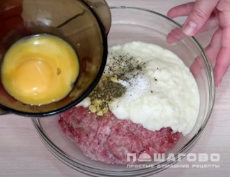 Фото приготовления рецепта: Мясные котлеты - шаг 3