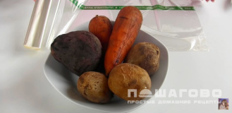 Фото приготовления рецепта: Сельдь под шубой с яйцами - шаг 2