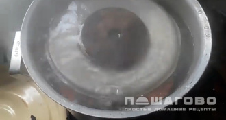 Фото приготовления рецепта: Консервы из плотвы - шаг 6