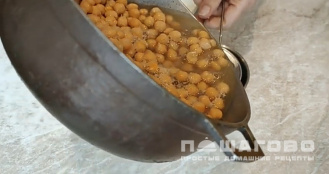 Фото приготовления рецепта: Хумус с вялеными помидорами - шаг 2