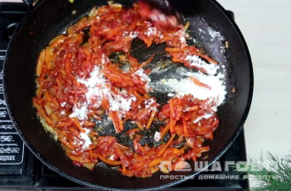Фото приготовления рецепта: Капустняк с куриным филе - шаг 4