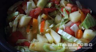 Фото приготовления рецепта: Простой рецепт кабачковой икры с помидорами в мультиварке - шаг 6