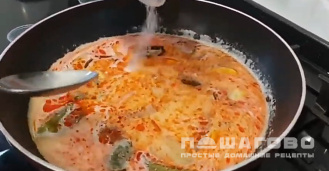 Фото приготовления рецепта: Том ям с морепродуктами - шаг 7