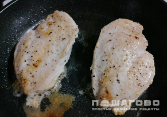 Фото приготовления рецепта: Салат «Цезарь» с сухариками и майонезом - шаг 3
