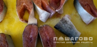 Фото приготовления рецепта: Голец жаренный - шаг 2