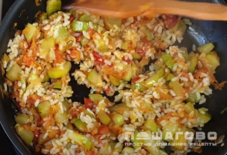 Фото приготовления рецепта: Кабачки с рисом - шаг 4