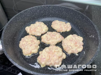 Фото приготовления рецепта: Котлеты Нежность из куриного филе рубленые - шаг 2