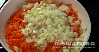 Фото приготовления рецепта: Начинка для блинов с грибами - шаг 3