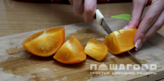 Фото приготовления рецепта: Фруктовый салат из хурмы и апельсина - шаг 1