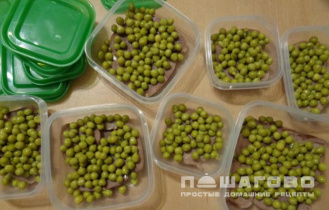 Фото приготовления рецепта: Заливной язык с горошком - шаг 7
