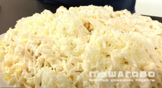 Фото приготовления рецепта: Воздушный салат "Невеста" с курицей - шаг 7