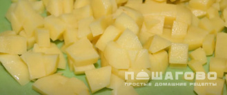 Фото приготовления рецепта: Вегетарианский сырный суп - шаг 2