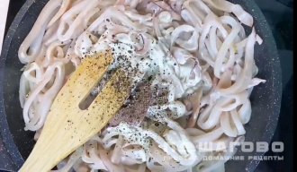 Фото приготовления рецепта: Кальмары с рисом - шаг 3