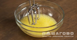 Фото приготовления рецепта: Заварные блины на молоке и кипятке - шаг 1