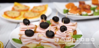 Фото приготовления рецепта: Канапе для фуршета с копченым беконом и виноградом  - шаг 25