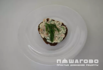 Фото приготовления рецепта: Ароматный риет с красной рыбой и зеленью - шаг 4