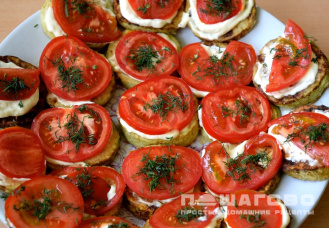 Фото приготовления рецепта: Кабачки с помидорами и чесноком - шаг 5