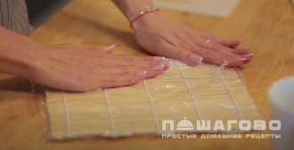 Фото приготовления рецепта: Ролл с семгой - шаг 5