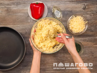 Фото приготовления рецепта: Запеканка на сковороде с жареным картофелем - шаг 2