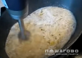 Фото приготовления рецепта: Курица в соусе с чесноком - шаг 7