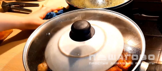 Фото приготовления рецепта: Цыпленок табака на сковороде под прессом - шаг 3
