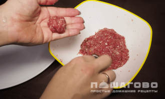 Фото приготовления рецепта: Суп с фрикадельками в мультиварке - шаг 2