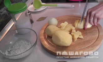 Фото приготовления рецепта: Уха из сайры - шаг 1