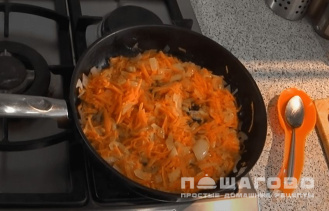 Фото приготовления рецепта: Суп из сайры с рисом - шаг 2