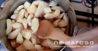 Фото приготовления рецепта: Варенье из айвы дольками - шаг 6