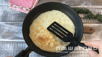 Фото приготовления рецепта: Салат в блинах - шаг 2