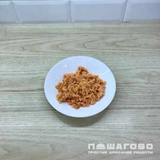Фото приготовления рецепта: Рийет из форели с креветками - шаг 1