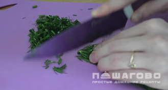 Фото приготовления рецепта: Диетический Оливье с зеленью - шаг 5
