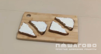 Фото приготовления рецепта: Тартинки с копченым лососем и авокадо - шаг 2