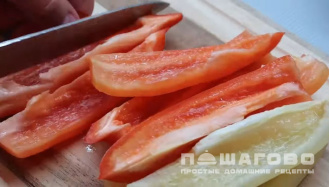 Фото приготовления рецепта: Маринованный сладкий перец с чесноком и зеленью - шаг 1