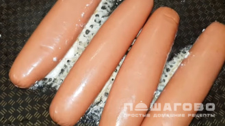Фото приготовления рецепта: Сосиски с сыром - шаг 5