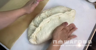 Фото приготовления рецепта: Пирог расстегай с грибами - шаг 12
