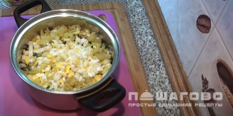 Фото приготовления рецепта: Окрошка на курином бульоне - шаг 5