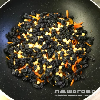 Фото приготовления рецепта: Плов для вегетарианцев - шаг 5
