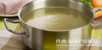 Фото приготовления рецепта: Бульон из курицы - шаг 3