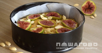 Фото приготовления рецепта: Пирог с инжиром - шаг 7