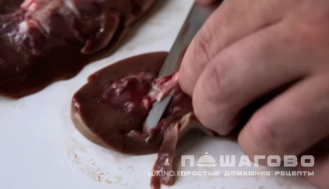 Фото приготовления рецепта: Рассольник с почками - шаг 2