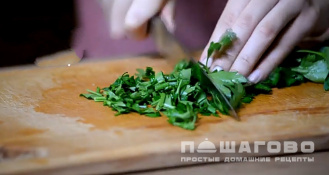Фото приготовления рецепта: Картофельные корзинки с яйцом (в духовке) - шаг 7
