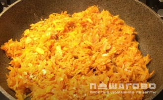 Фото приготовления рецепта: Запеченная рыба под овощами - шаг 2