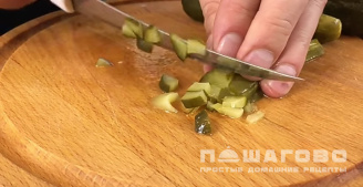 Фото приготовления рецепта: Салат Прага с курицей и черносливом - шаг 3